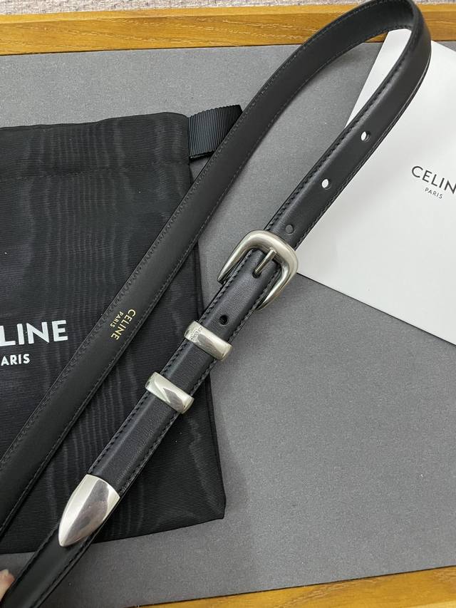 代购级celine 新款 金属扣皮带 品牌徽标细节 精美小巧--宽度1.8Cm